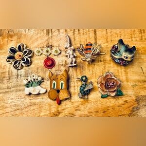 Vintage brooch lot